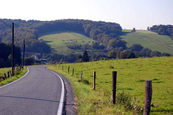 einsame Straße im Bergischen Land