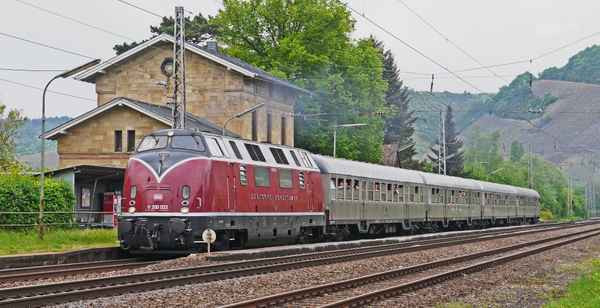 Alte Diesellok auf Tour