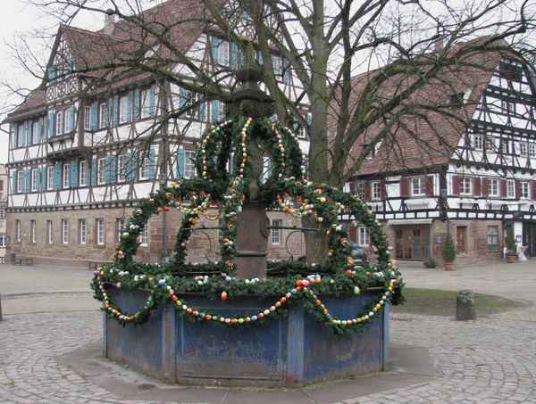 Osterbrunnen in Maulbronn