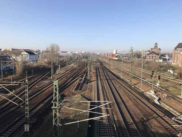 Bahnschienen am Morgen in Berlin / Foto: Alexander Hauk
