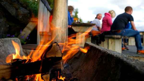 Am Feuer...