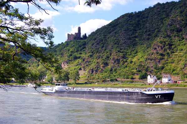 Loreleystadt Sankt Goarshausen mit Burg Maus