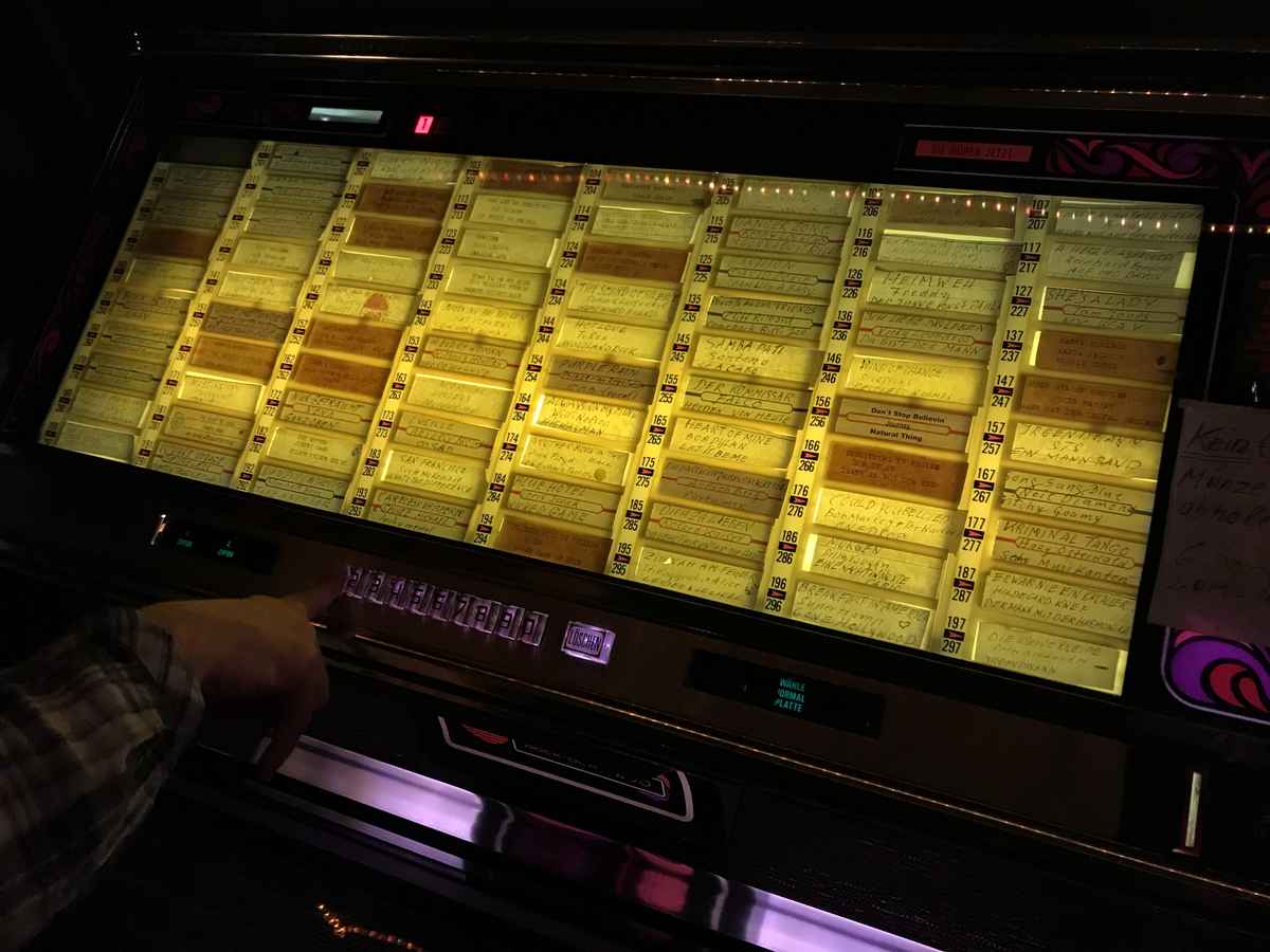 Musikbox Rock-Ola 450 in "Bei Otto" in München