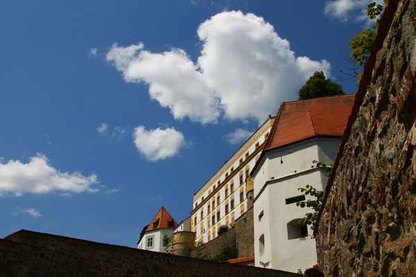 Entlang der Festungsmauer 01