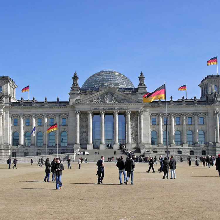 Dem Deutschen Volke...