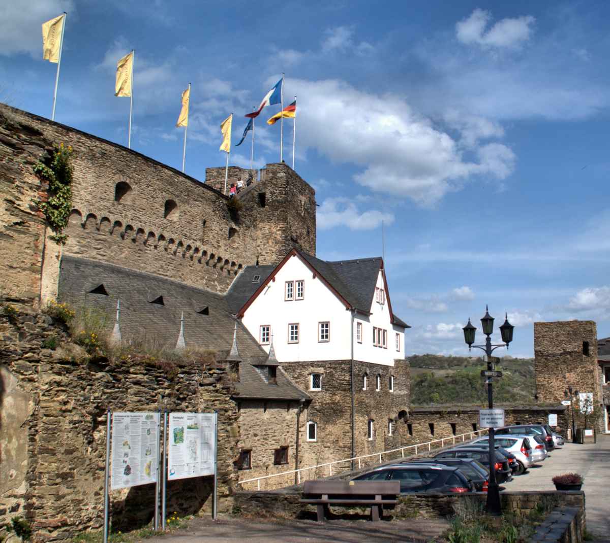 Der Burghof auf Burg Rheinfels
