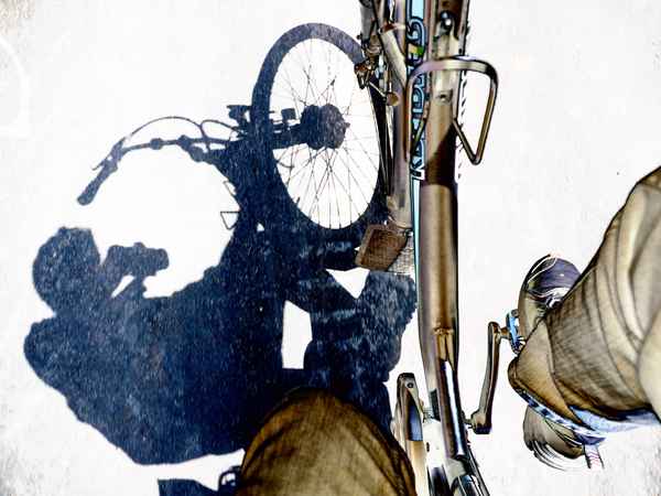 radeln durch den sommer sonnenschein