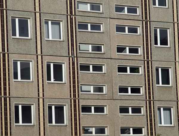 Plattenbaufassade aufgehübscht