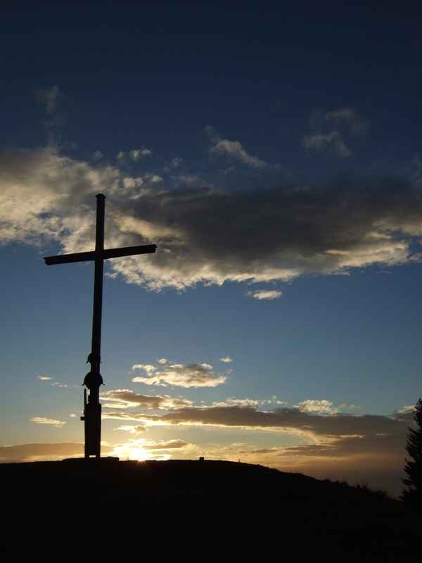 Sonnenuntergang am Gipfelkreuz