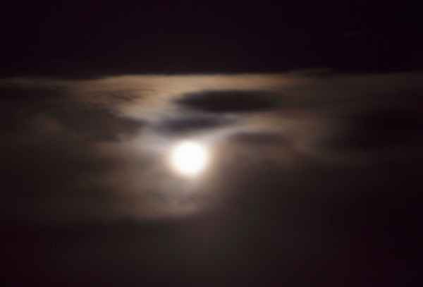 Vollmond mit Wolken