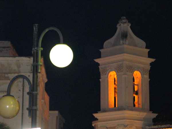 Kirche bei Nacht