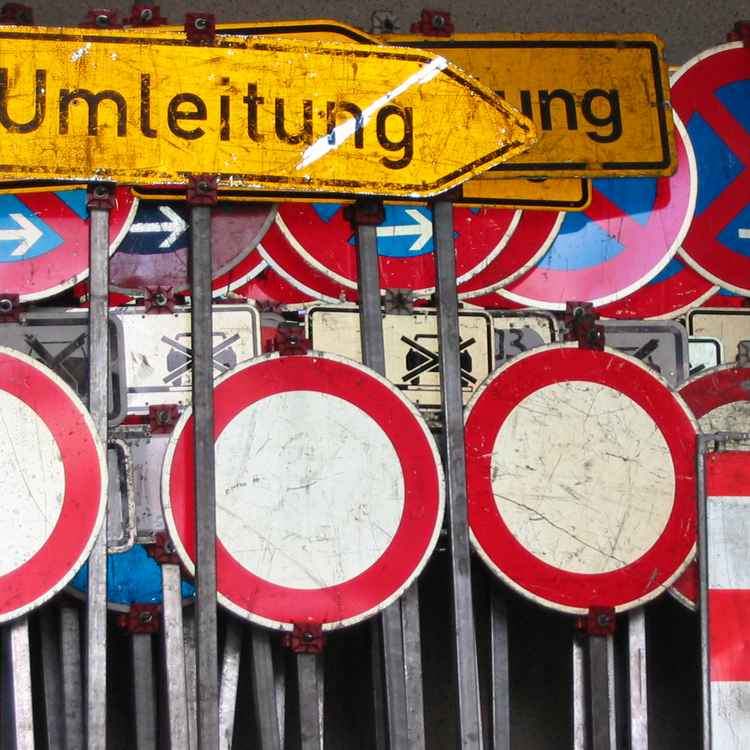 Ausrangierte Verkehrsschilder