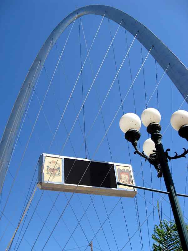 Brückenbogen in Tijuana, Mexico