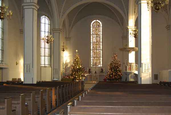  Weihnachtliche Kirche