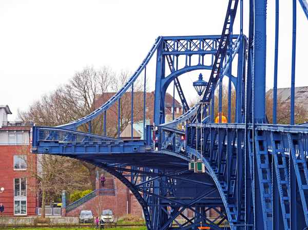 Kaiser-Wilhelm-Brücke . . . .