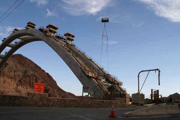Br&uuml;ckenbau am Hoover Dam, USA, Arizona, 2009, Foto bitte ausschlie&szlig;lich zur redaktionellen Verwendung und mit Urheberhinweis: Alexander Hauk / alexander-hauk.de