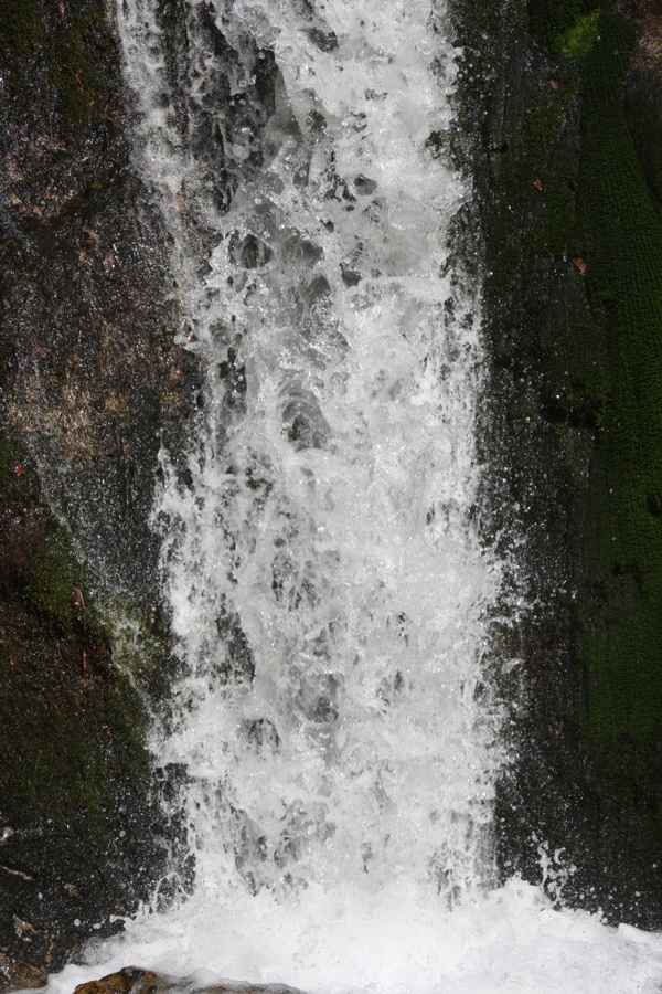 Wasserfall sprudelnd