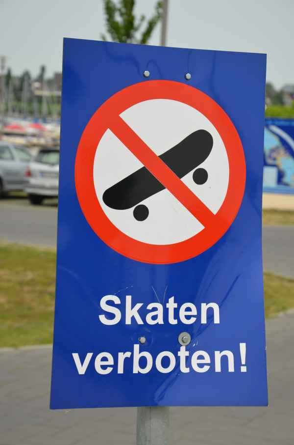 Verbotsschild Skaten/Skateboarden