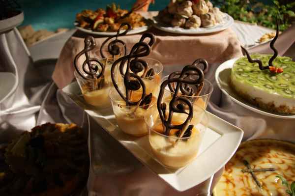 Buffet am Pool 7