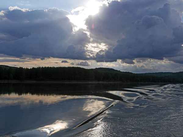 Der Abend senkt sich . . . .