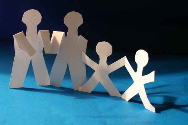 Papierkette - Familie mit 2 Kindern