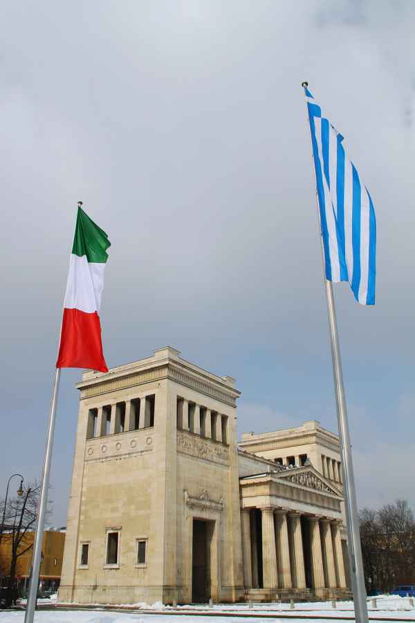 Koenigsplatz in Muenchen - Propyläen
