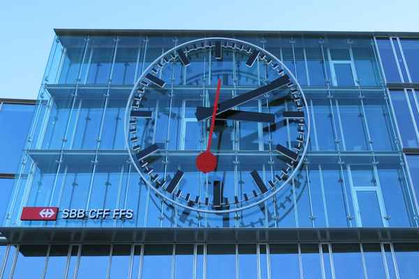Die grösste Bahnhofuhr der Schweiz