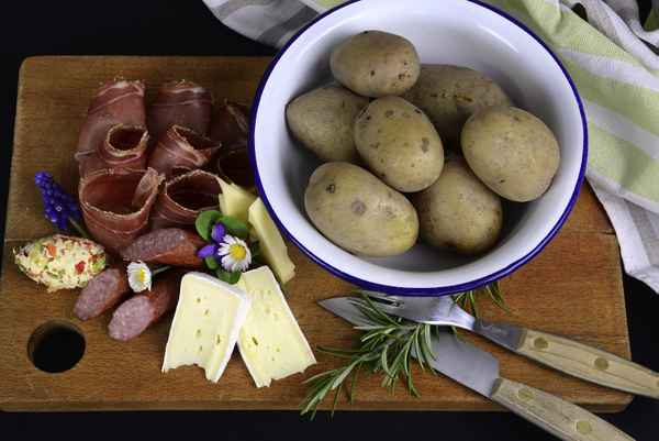 Pellkartoffeln mit Zutaten