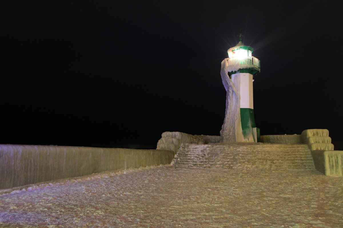 Leuchtfeuer der Sassnitzer Mole im Frost