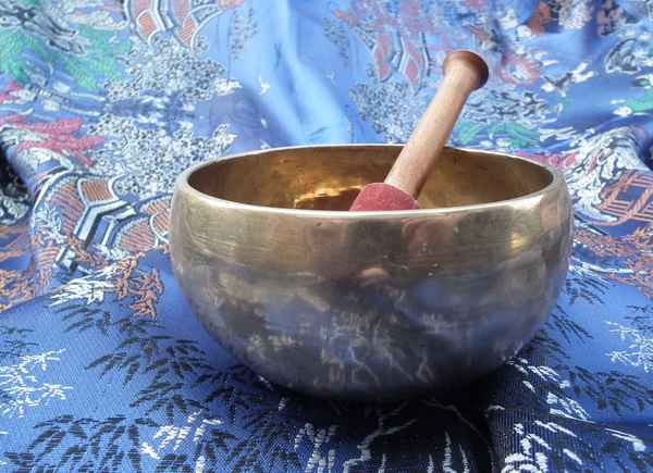 Klangschale mit Schlägel