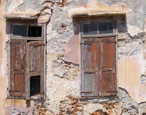 Fensterladen  mit  Guckloch