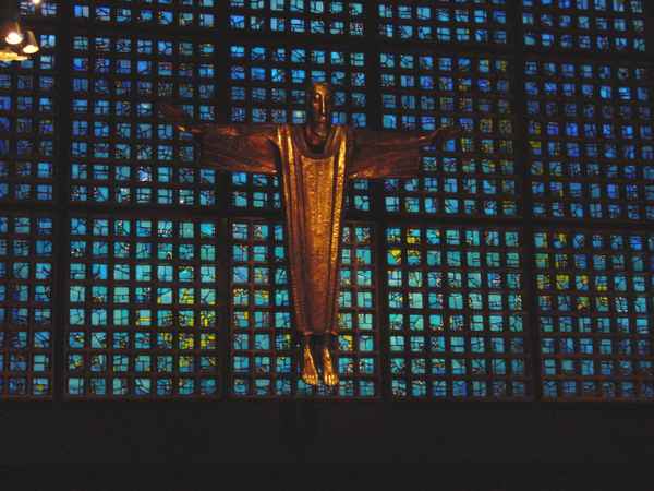 In der Kaiser-Wilhelm-Gedächtniskirche (Berlin)