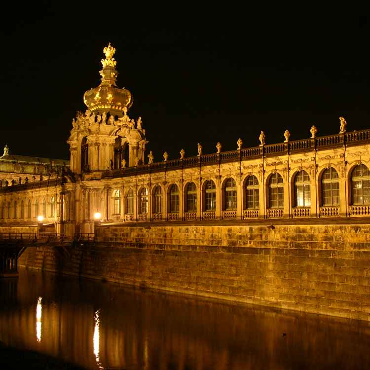 Zwinger bei Nacht