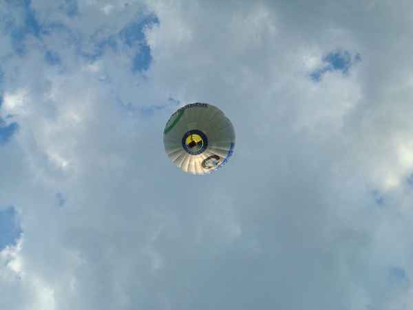 Ein Ballon über uns