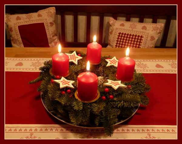 Advent. Advent, ein Lichtlein brennt. Erst eins ....