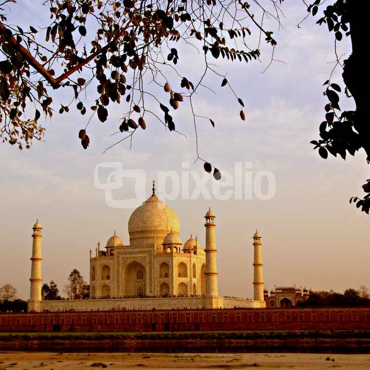 Sonnununtergang am Yamuna Flussufer gegenüber des Taj Mahal  4