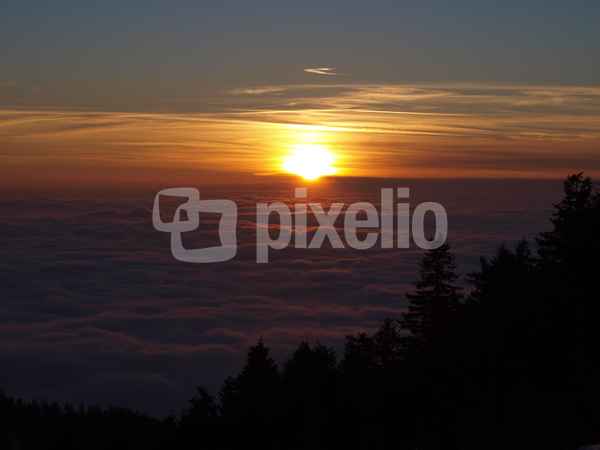 Sonnenuntergang über Wolken