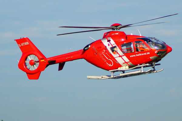 EC 135 Offshore Flieger geht zur Landung