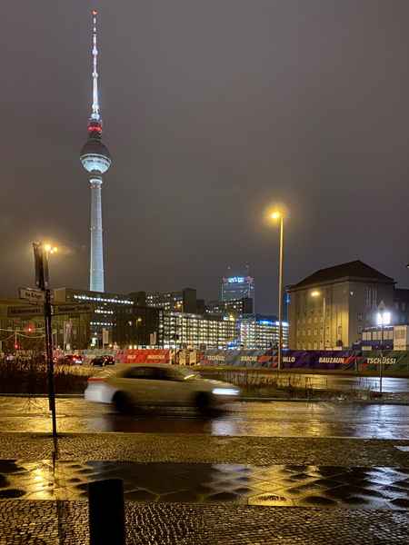 Berlin City Ost bei Nacht