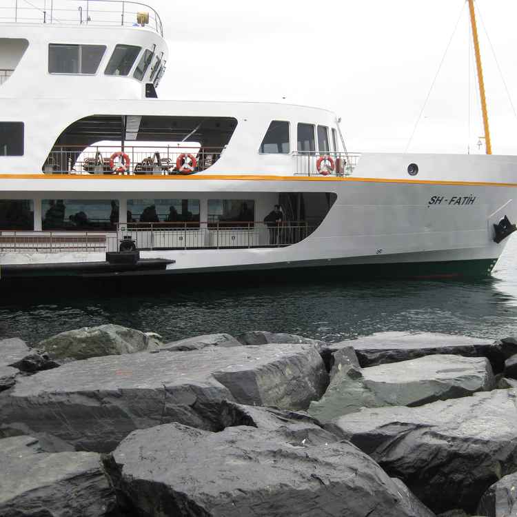 Die Fähre von Europa nach Asien innerhalb Istanbuls in der Türkei