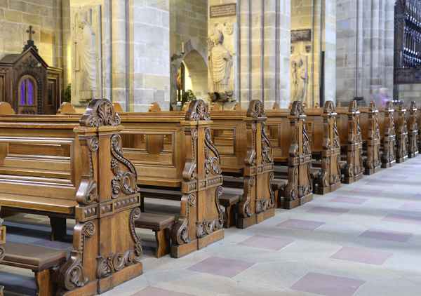Kirchenbänke im Dom von Bamberg