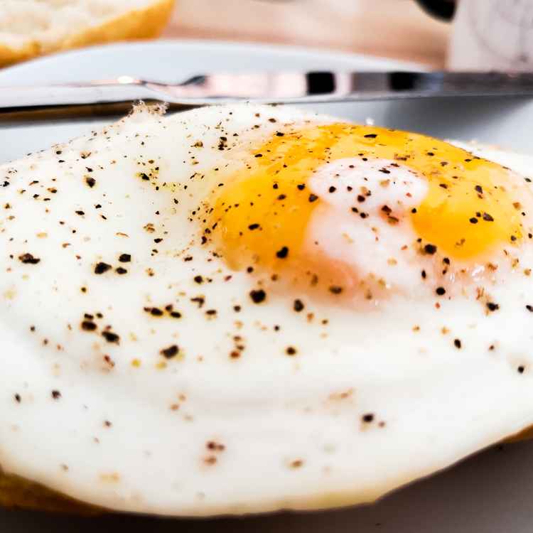 Brötchen mit Spiegelei