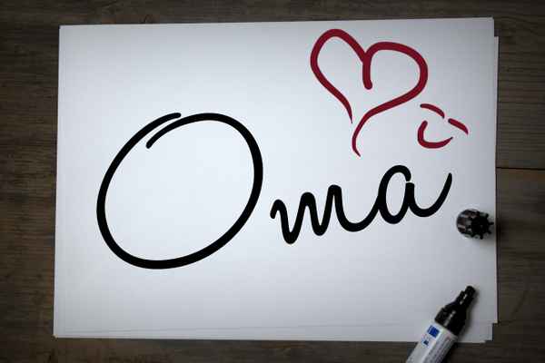 Oma auf Papier mit Herz