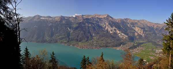  Bergpanorama über dem Brienzersee