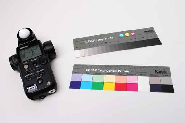Belichtungsmesser und Farbkarte