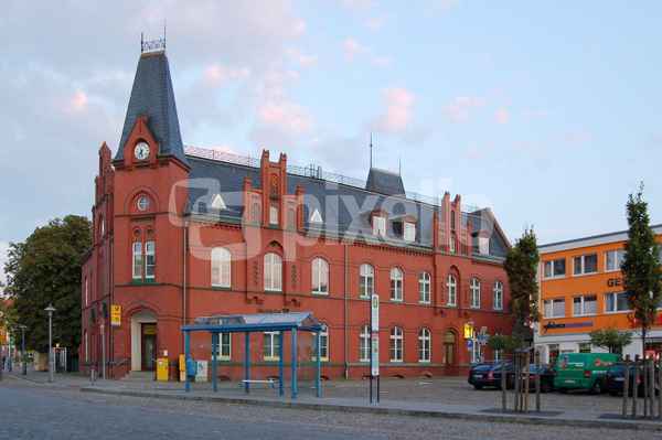 Postgebäude am Marktplatz in Bergen auf Rügen