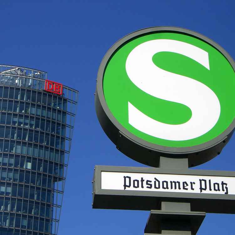 S-Bahn hält überall