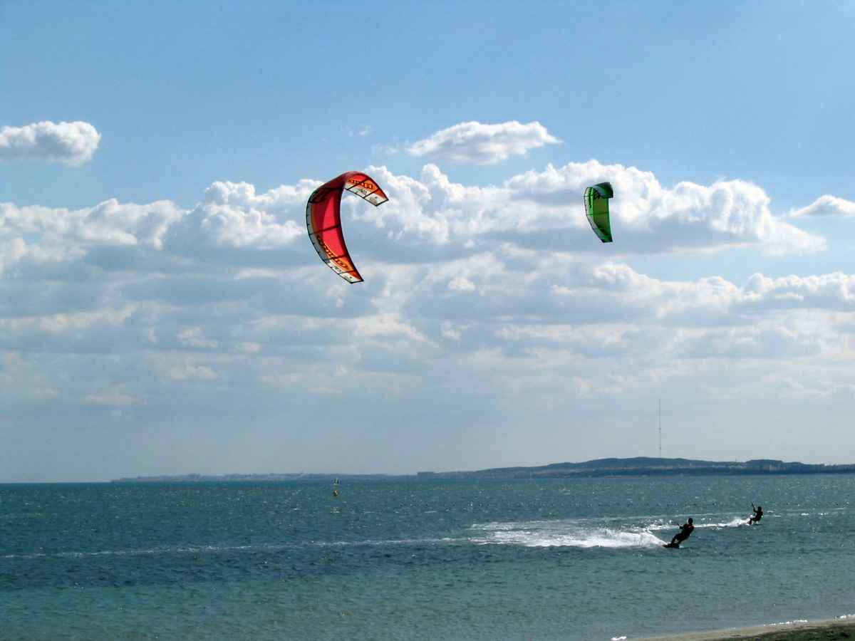 Kitesurfing