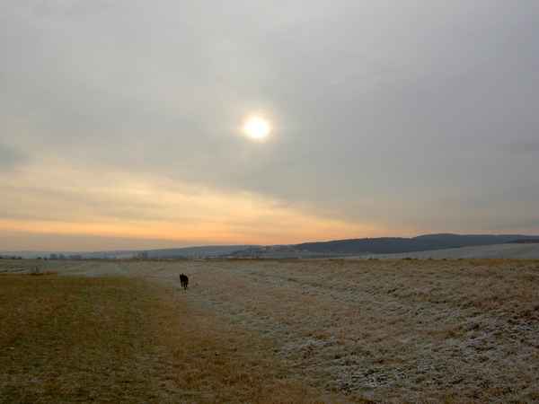 Hinter den Wolken
