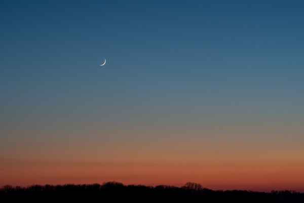 Sonnenuntergang trifft Mond